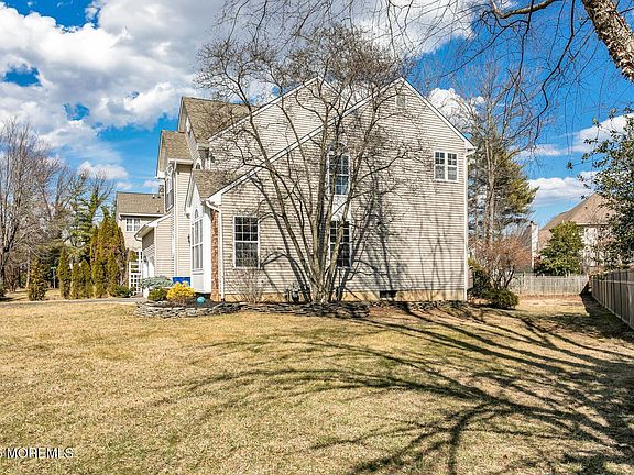 3rd image of 35 Constitution Drive