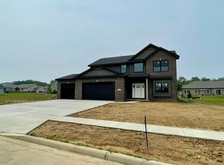 209 Saddlerock Dr, Washington, IL 61571