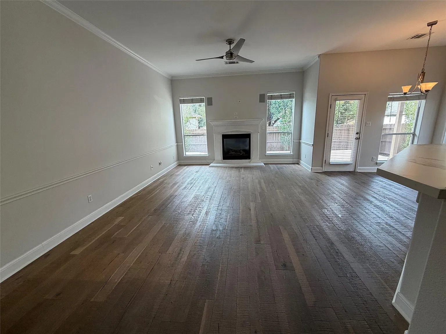 4 bed, 2.0 bath, 2106 sqft, $2,700 — Photo 3