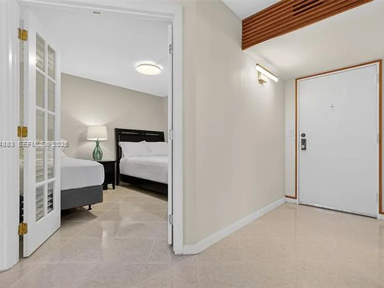 2401 Collins Ave #1406 — Photo 10