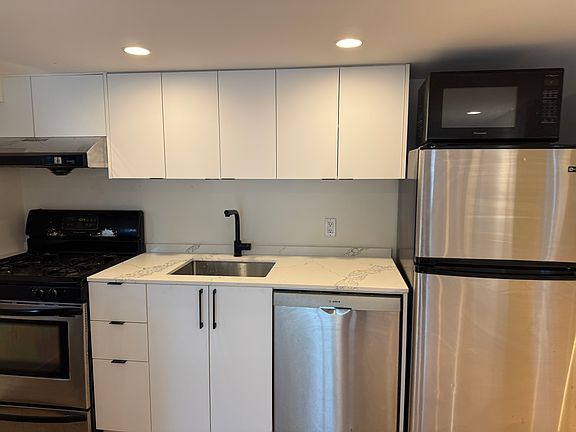 3rd image of 1756 W 57th Ave