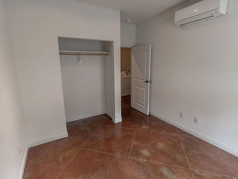 1413 Paris Rd — Photo 16