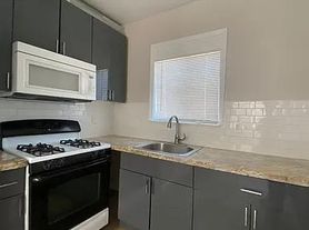 211 E Park St, Stockton, CA