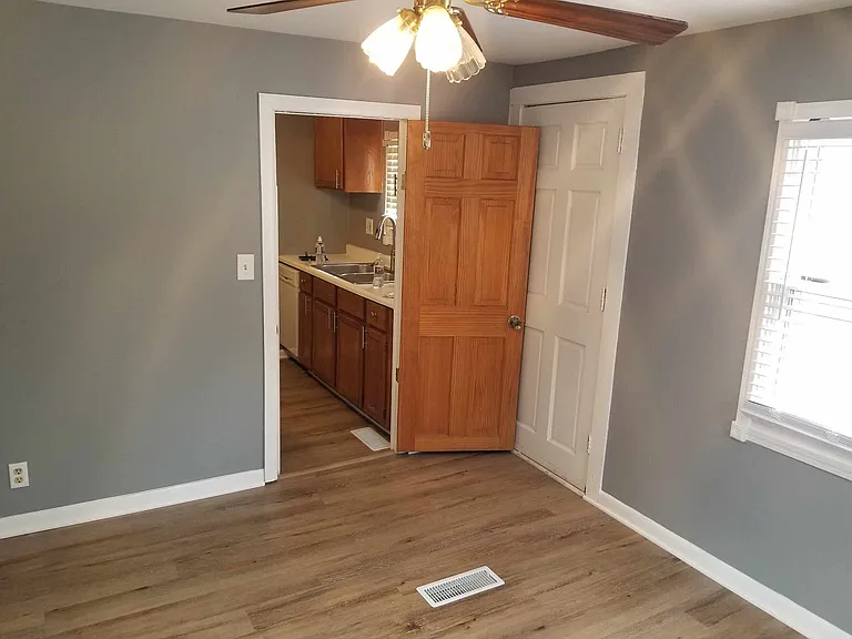 305 E Willow St — Photo 18