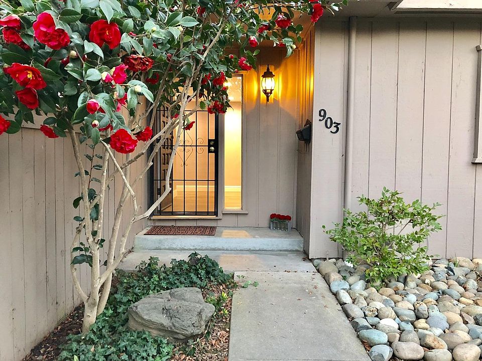 2nd image of 903 Commons Dr