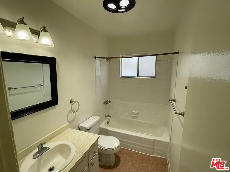 1400 N Fairfax Ave — Photo 36