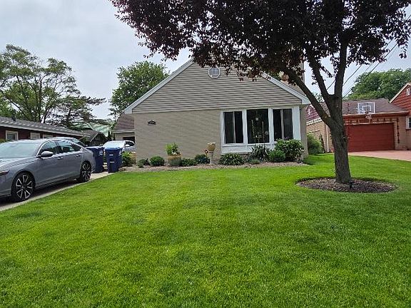 2nd image of 1278 E River Dr