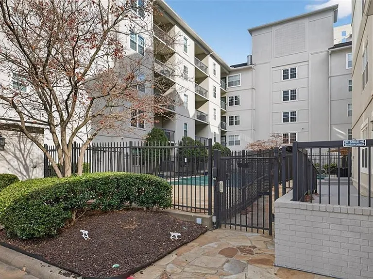 1075 Peachtree Walk NE #A512 — Photo 35