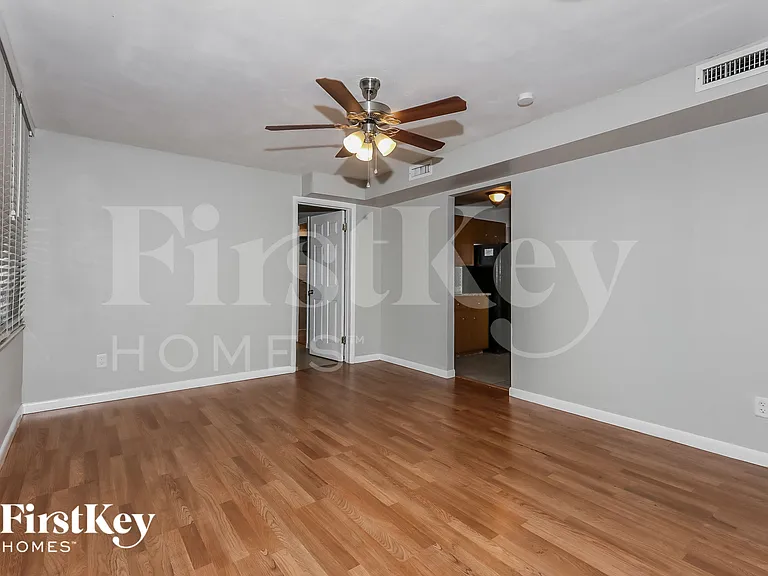 11823 Dahlia Dr — Photo 4
