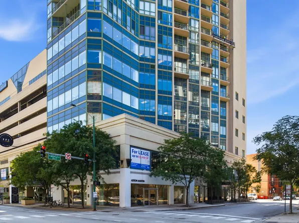 111 W Maple St APT 802, Chicago, IL 60610