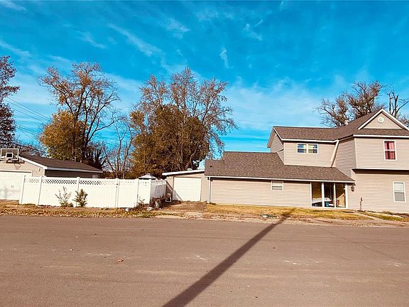 5th image of 501 N Desloge Dr