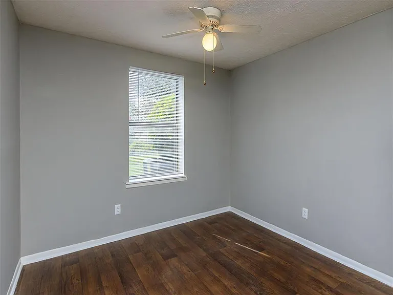 3820 Papermill Sq — Photo 32