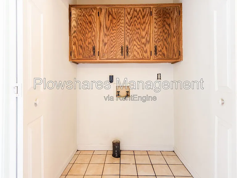 100 E Florence Ave #7 — Photo 13
