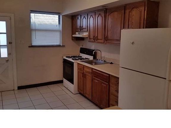 5th image of 2637 S Camac St