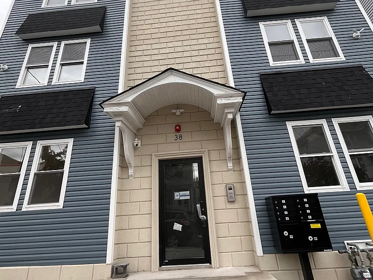 38 Tillinghast St #1R — Photo 9
