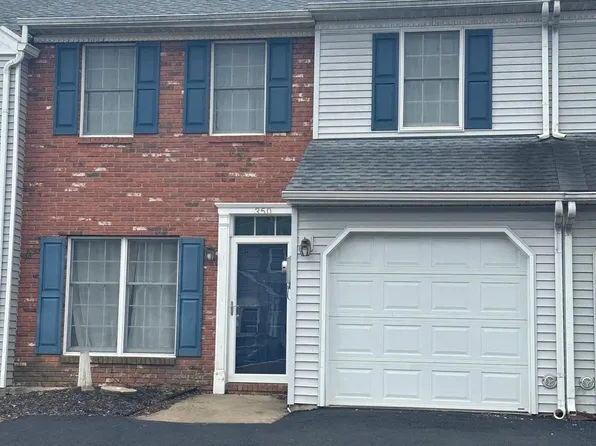 350 Village Walk Dr, Macungie, PA 18062