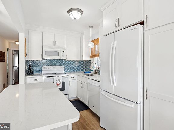 4th image of 2144 Asbury Ave