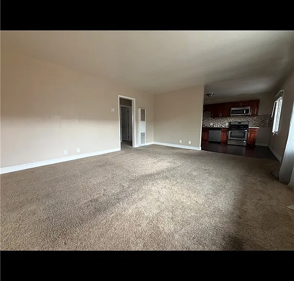 1325 E 7th St #9 — Photo 5