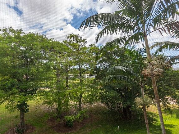 5th image of 3600 Oaks Clubhouse Dr APT 303