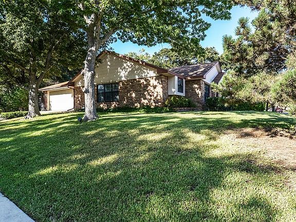 3rd image of 225 Manana Dr