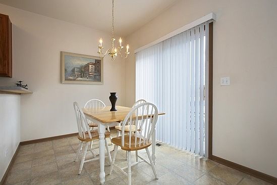 4th image of 395 Abington Woods Dr