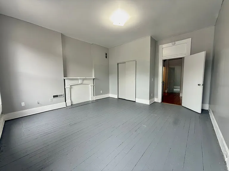 2271 Vine St — Photo 15