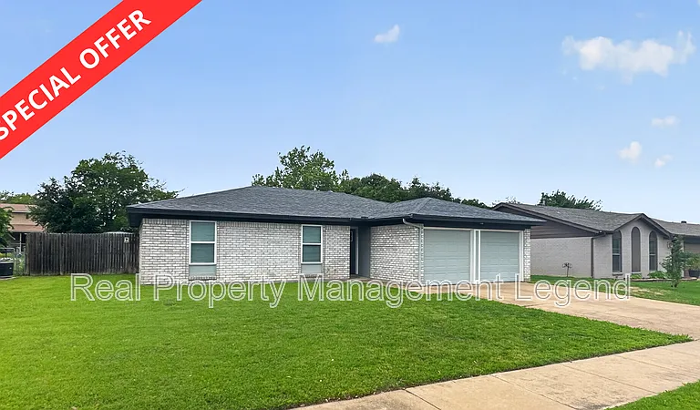 109 N Heights Dr — Photo 1