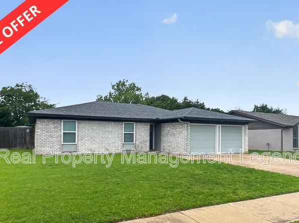 109 N Heights Dr, Crowley, TX 76036