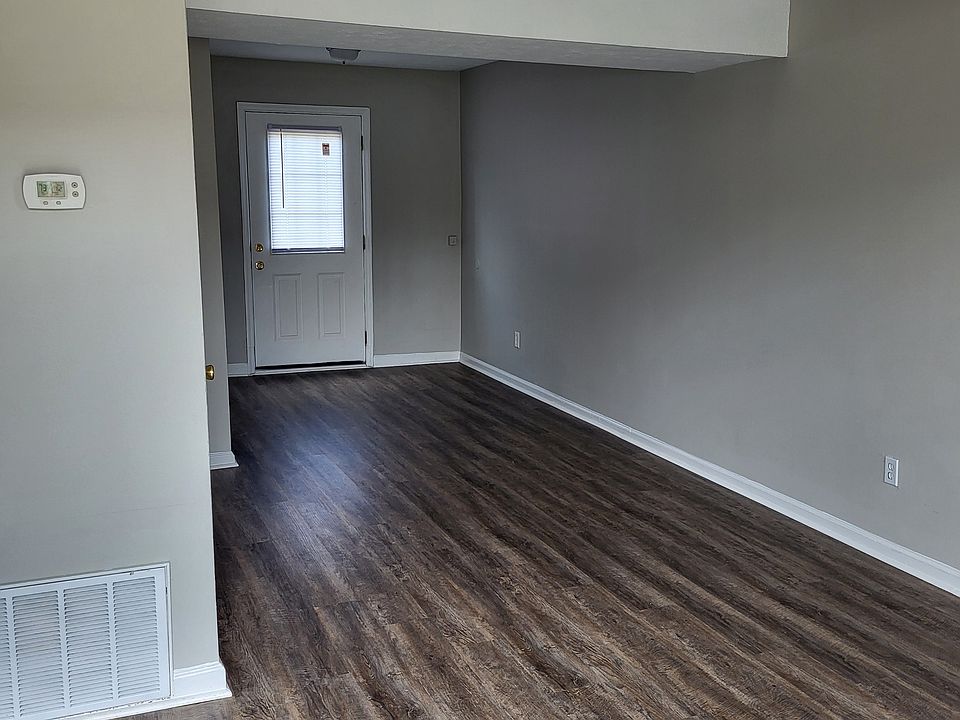 1st image of 947 Villa Dr #11397838