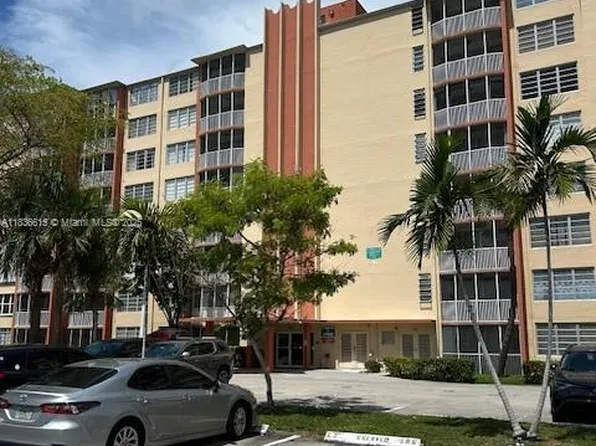 1780 191st St APT 809-2, Miami, FL 33179