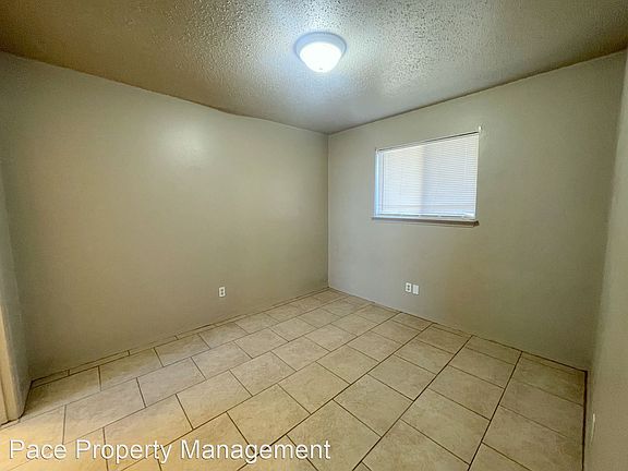 3rd image of 1031 N Sumner St #102