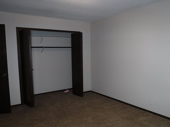 2nd image of 3207 Squire Ln #1/2