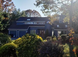 19 Gooseberry Ln, Islandia, NY 11749