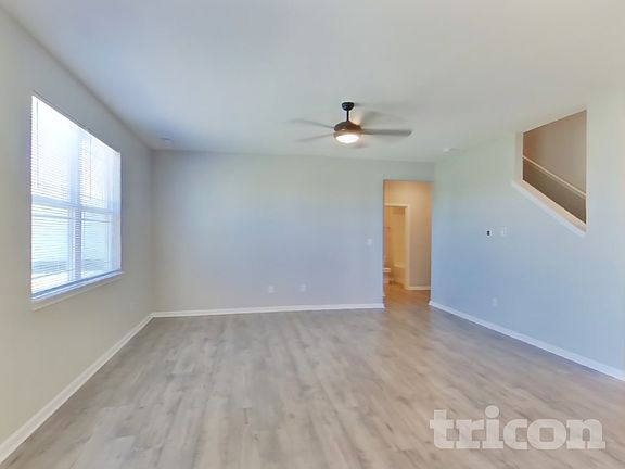 3rd image of 1658 Fairmount Dr