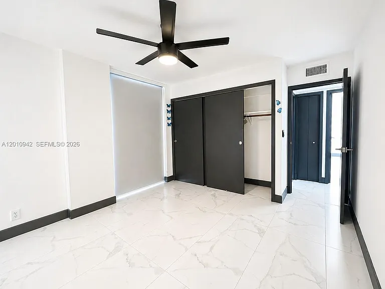 1825 W 44th Pl #501 — Photo 11