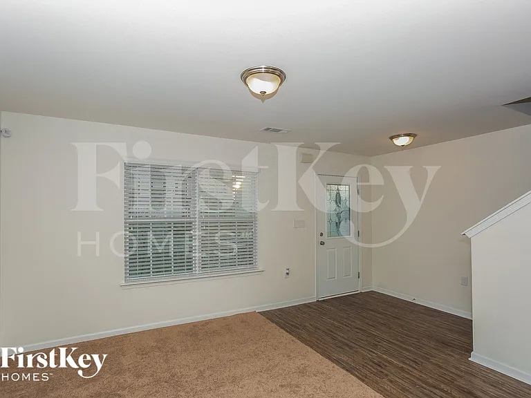 3282 Runneymede St SW — Photo 5