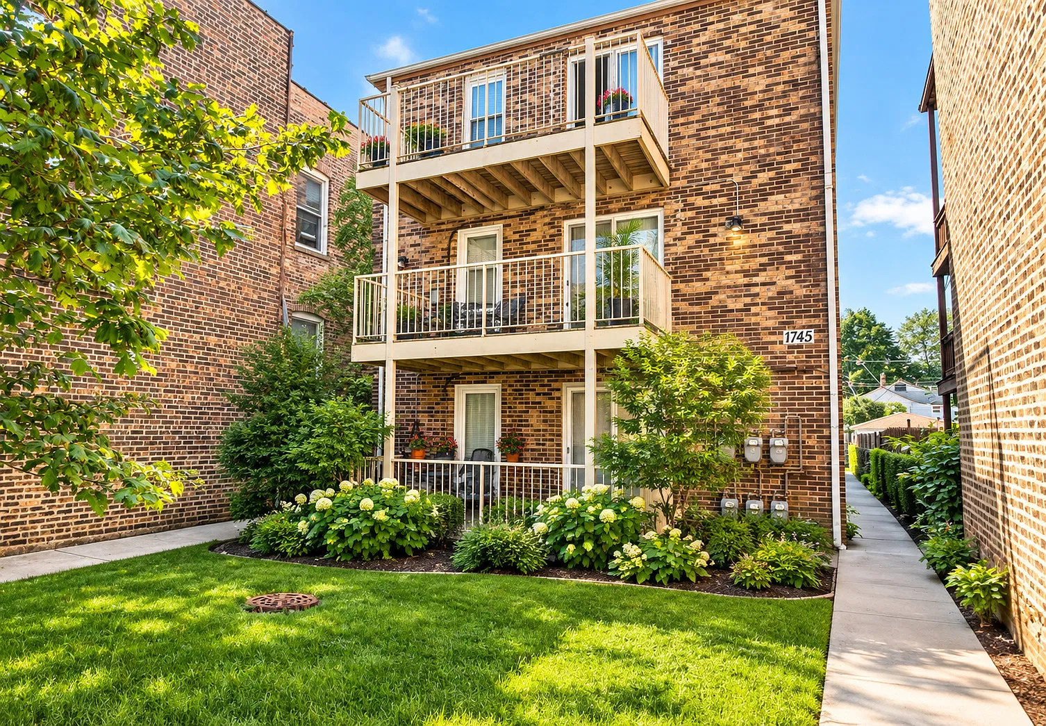 3 bed, 1.5 bath, $2,500 — Photo 1