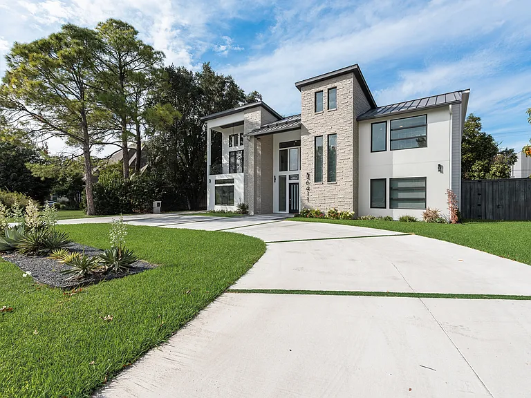 6411 Royal Ln — Photo 30