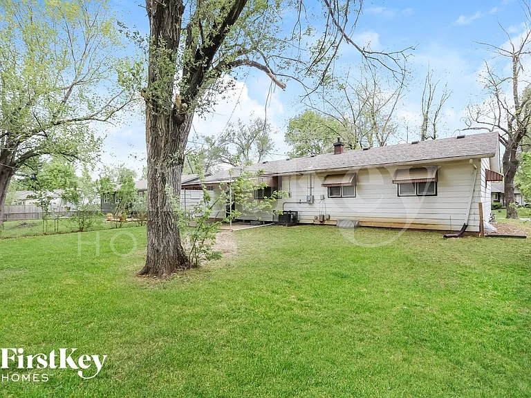8812 Manchester Ave — Photo 14