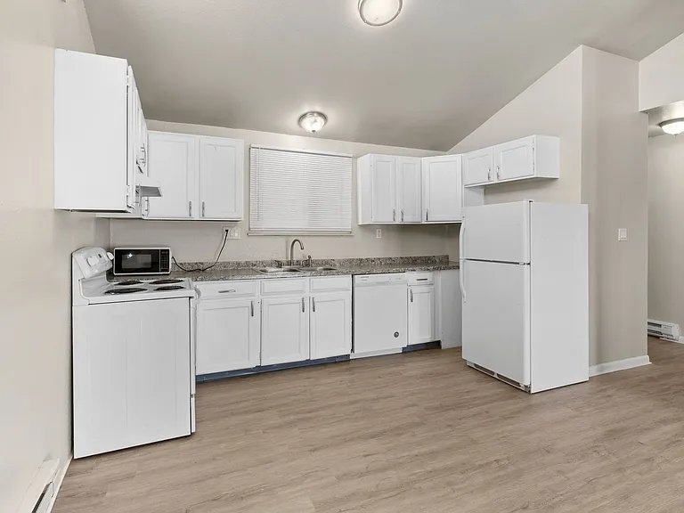 667 E Clarion Dr #D — Photo 7