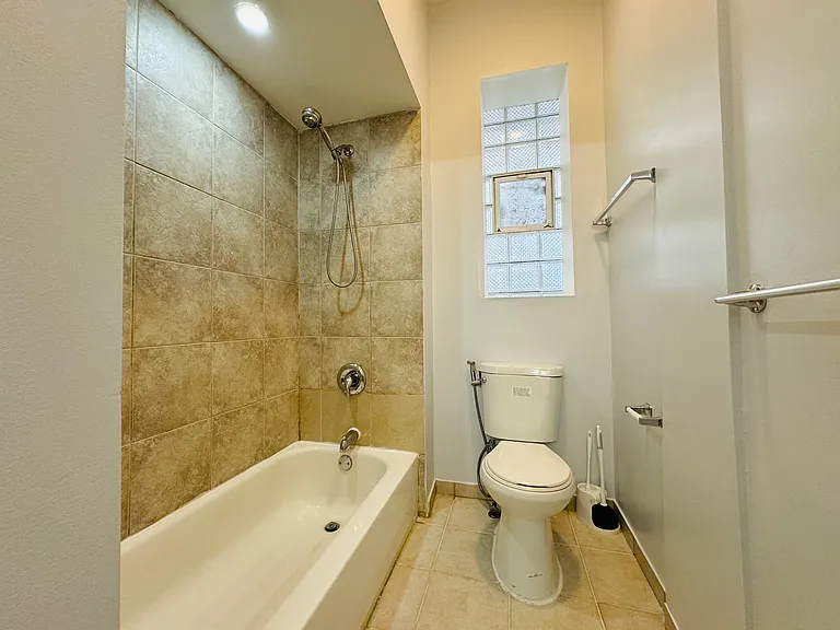 713 S Aberdeen St #3F — Photo 5