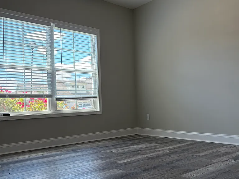441 Adalynn Cir — Photo 4