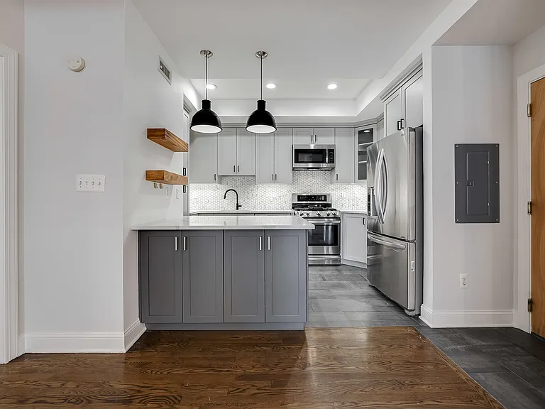 829 Washington St #5 — Photo 2