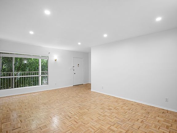 4th image of 5320 Zelzah Ave APT 314