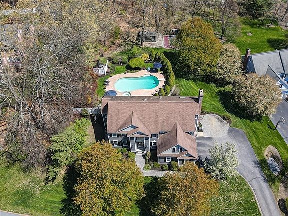 3rd image of 5 Eagles Nest Rd