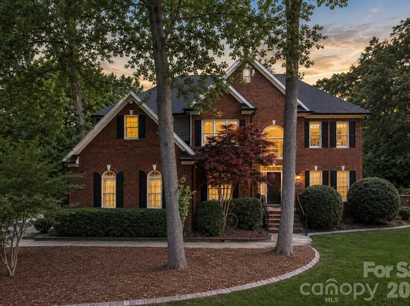 6821 Hollow Oak Dr, Mint Hill, NC 28227