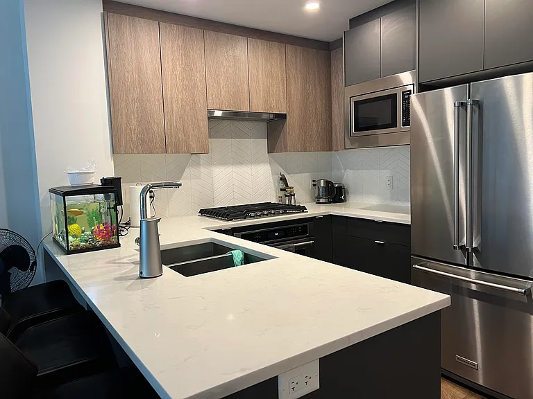 717 Breslay St #3F — Photo 12