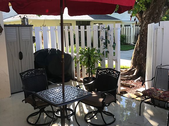 4th image of 1428 SW 50th St APT 118