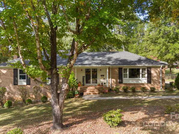 1935 Berkshire Dr, Gastonia, NC 28052