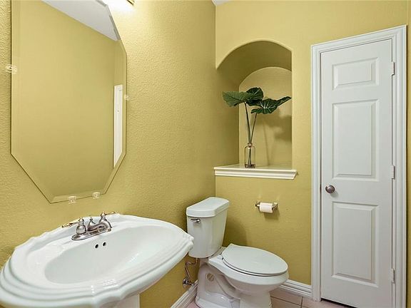 4th image of 3739 Capitol Ln
